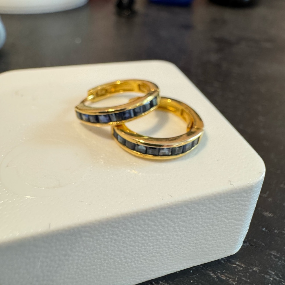 Elegant Gold and Saphire Earrings